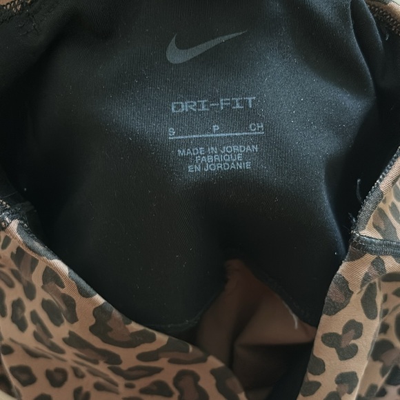 Nike Training One Dry-FIT high-waisted leopard print legging in brown - Picture 4 of 4